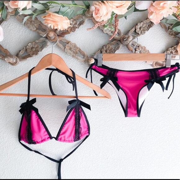 New boutique scrunch bottom cheeky string Brazilian lace bikini M - Picture 1 of 5